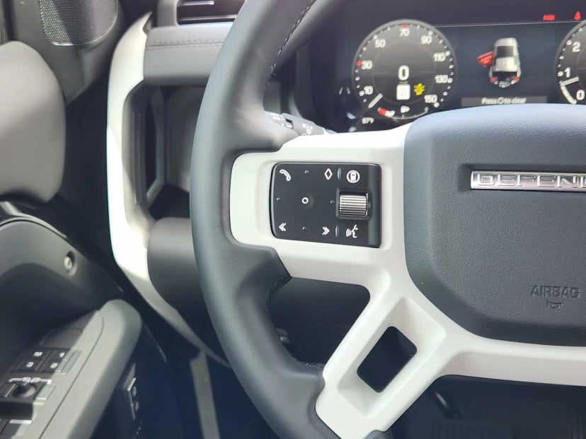 2026 LAND ROVER Defender 110 - Image 28