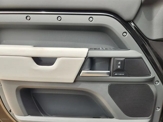 2026 Land Rover Defender 110 - Image 16