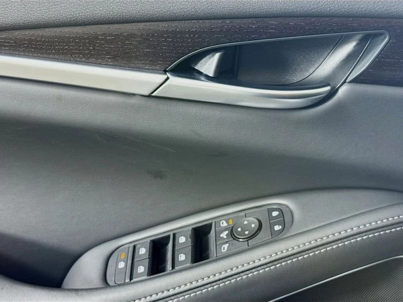 2027 INFINITI QX60 - Image 21
