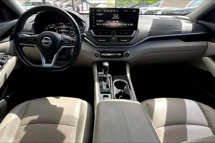 2023 Nissan Altima - Image 16