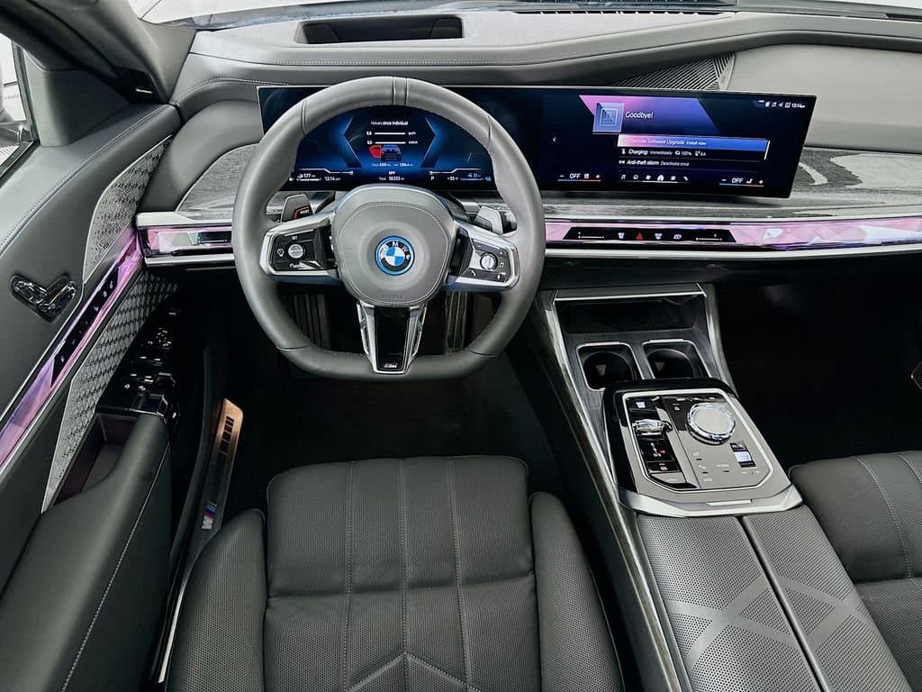 2025 BMW 7 Series - Image 22