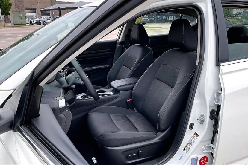 2025 Nissan Altima - Image 8