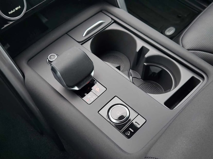 2025 Land Rover Discovery - Image 19