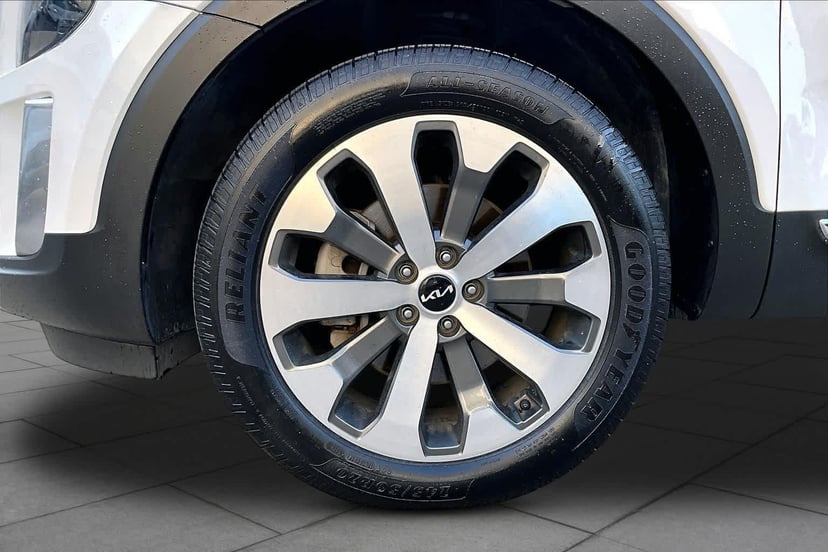 2022 Kia Telluride - Image 11