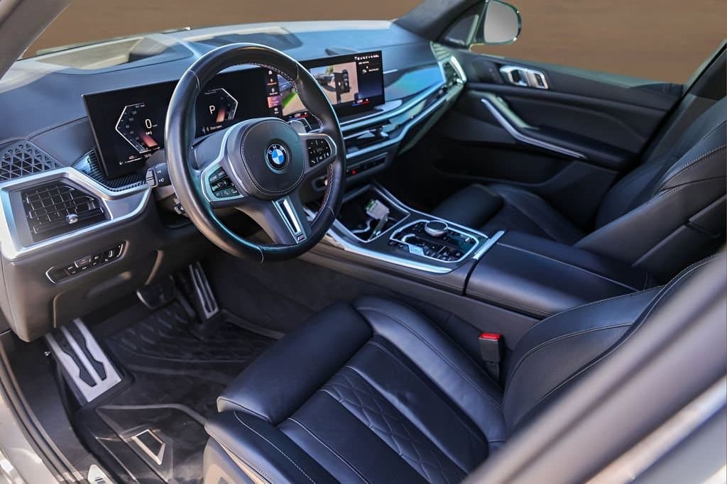 2023 BMW X7 - Image 10