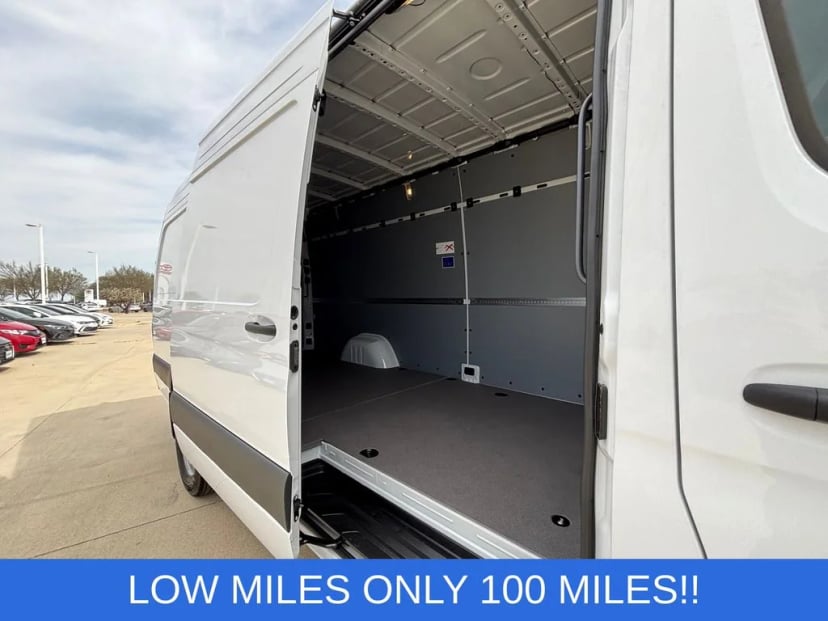 2025 Mercedes-Benz Sprinter 2500 - Image 24