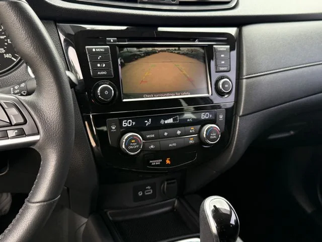 2019 Nissan Rogue - Image 18