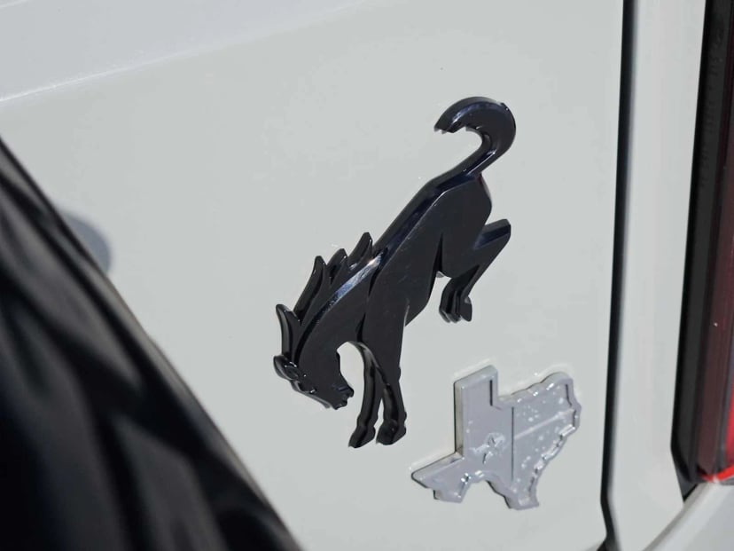 2021 Ford Bronco - Image 13