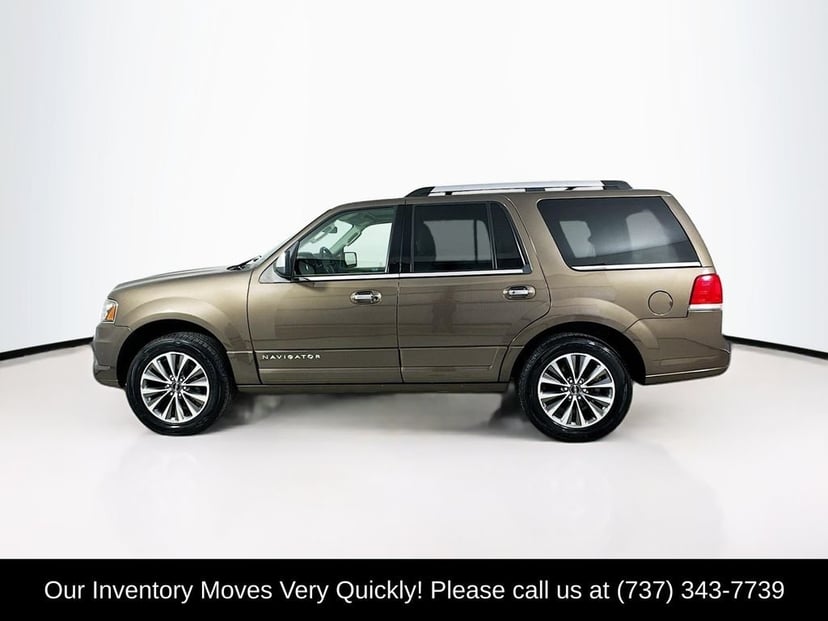 2017 Lincoln Navigator - Image 4