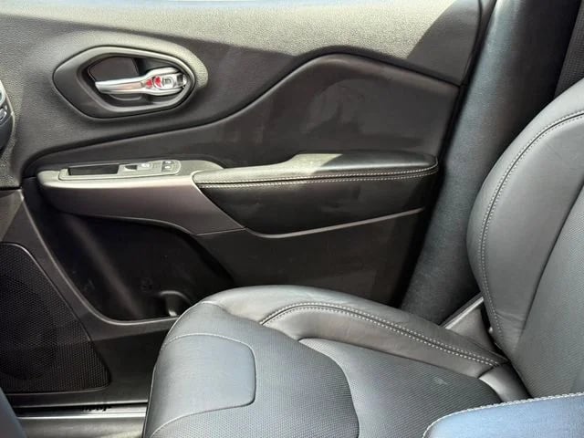 2019 Jeep Cherokee - Image 10