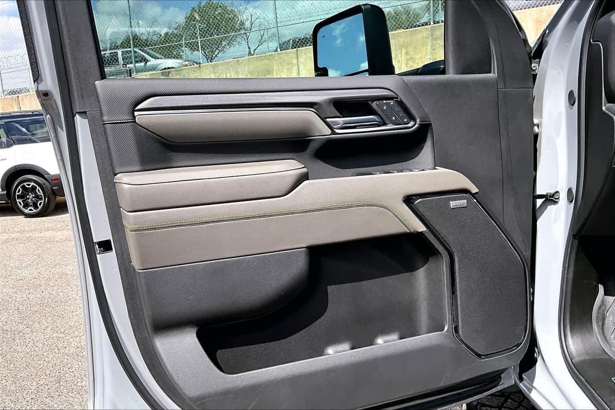 2024 Chevrolet Silverado 2500HD - Image 24