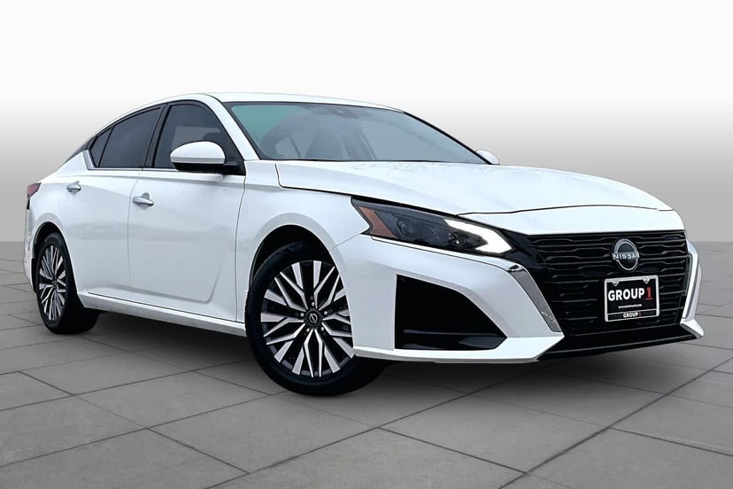 2023 Nissan Altima - Image 3