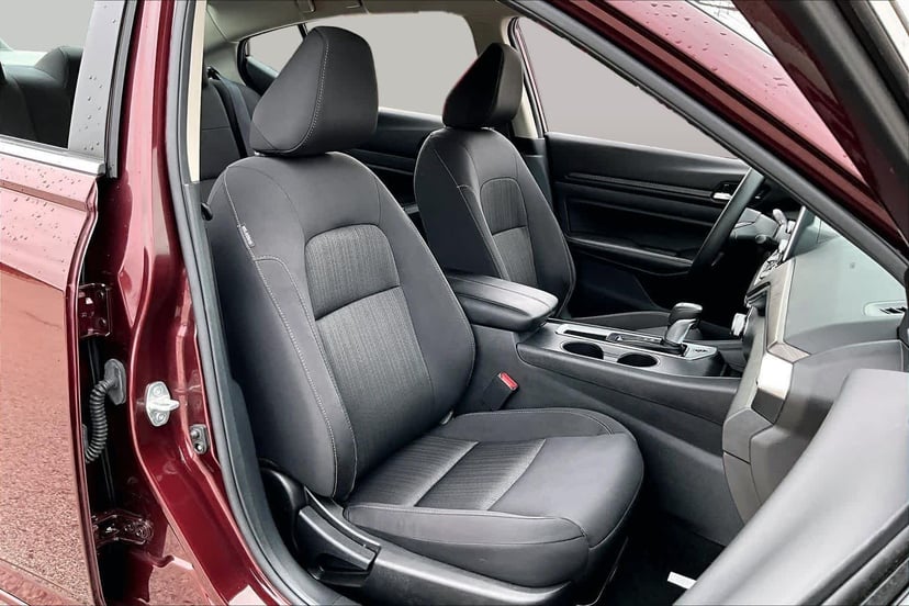 2025 Nissan Altima - Image 9