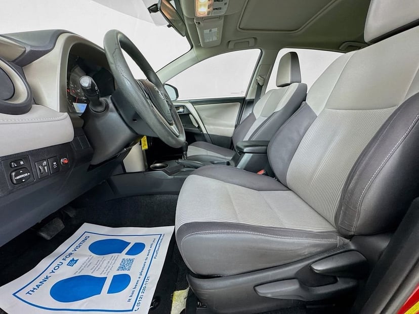 2015 Toyota RAV4 - Image 24
