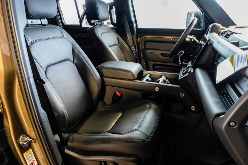 2026 Land Rover Defender 110 - Image 32