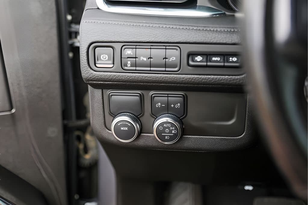 2021 GMC Yukon - Image 17