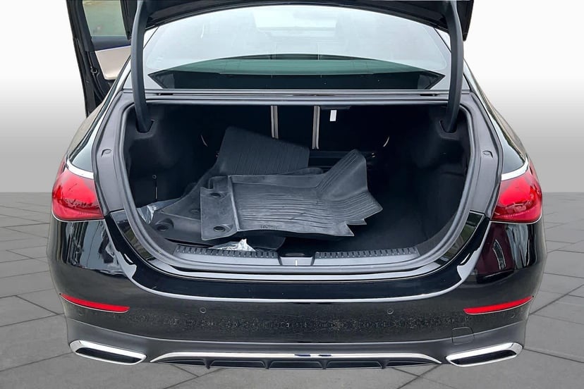 2025 Mercedes-Benz E 350 - Image 37