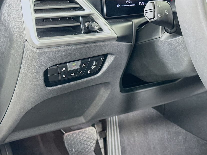 2025 BMW 4 Series - Image 10