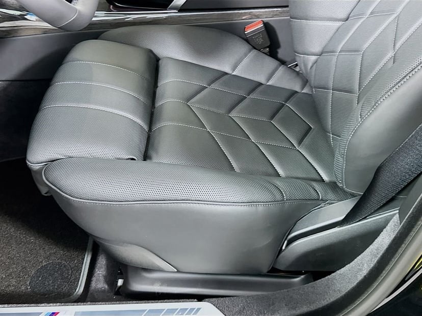 2026 BMW i7 - Image 21