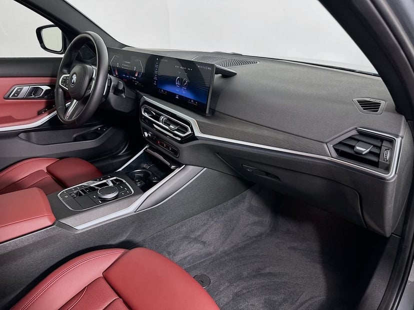 2023 BMW 3 Series - Image 30