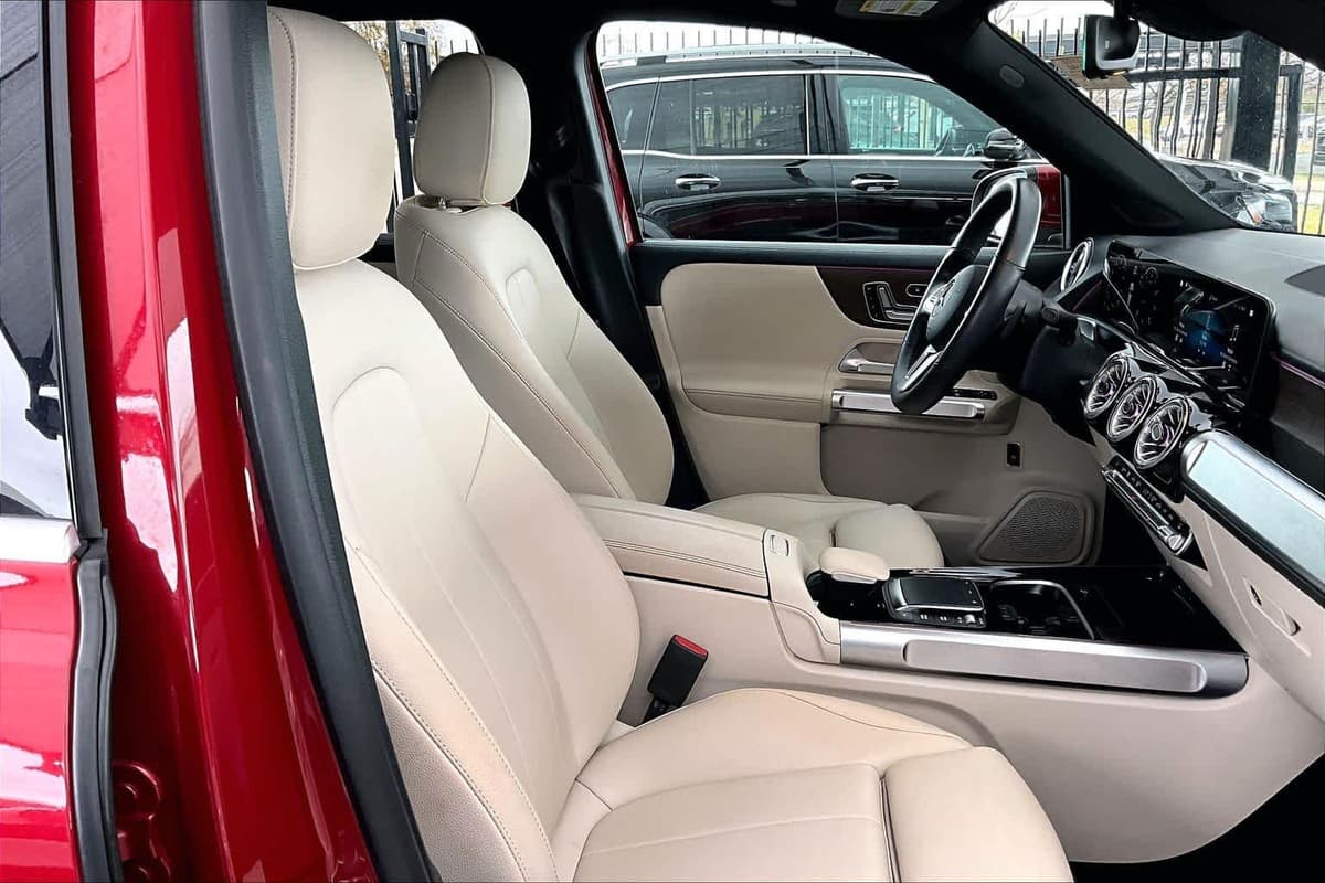 2022 Mercedes-Benz GLB 250 - Image 9