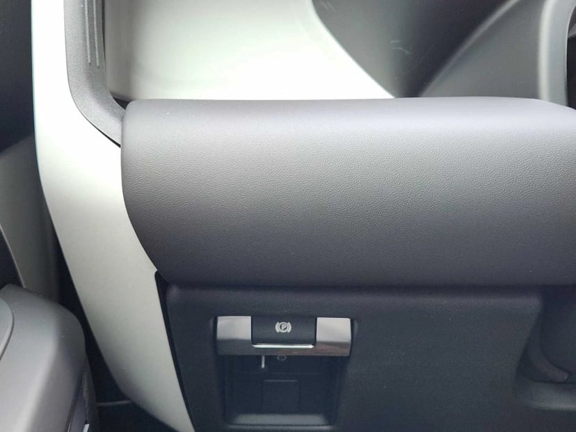 2026 LAND ROVER Defender 110 - Image 22