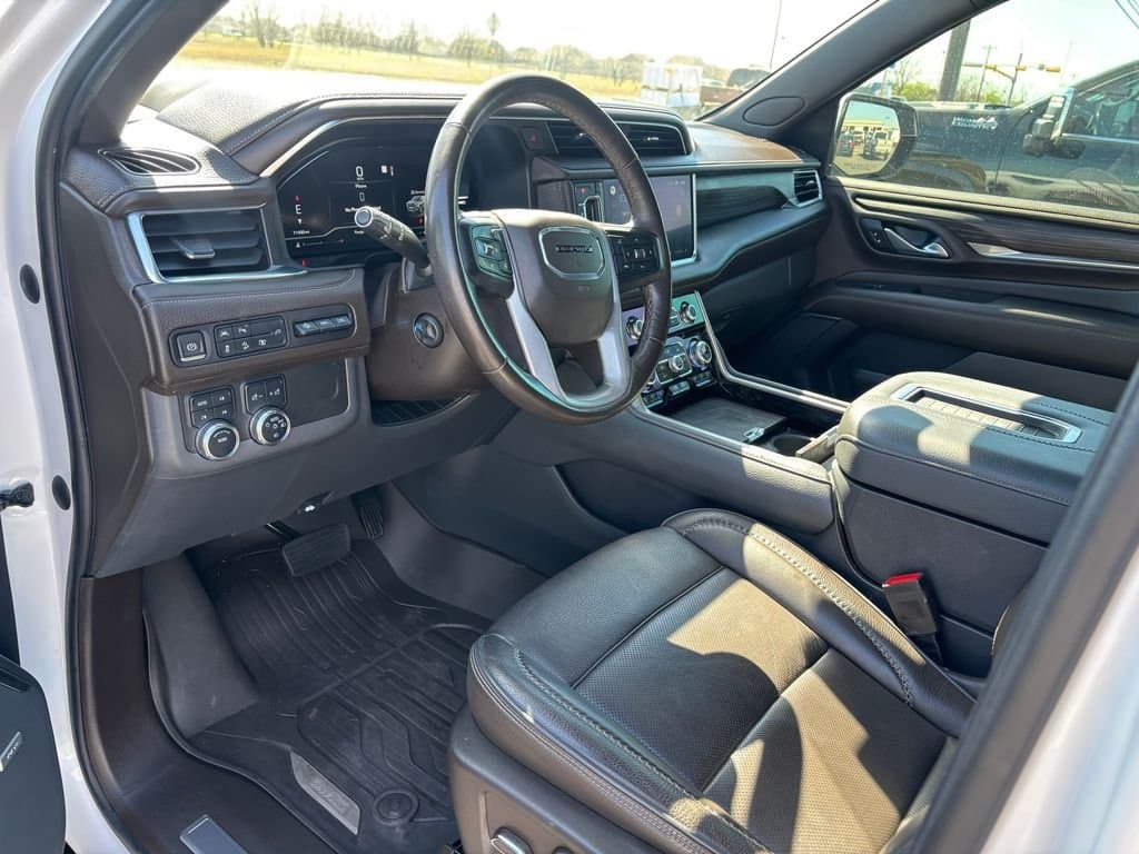 2022 GMC Yukon - Image 7