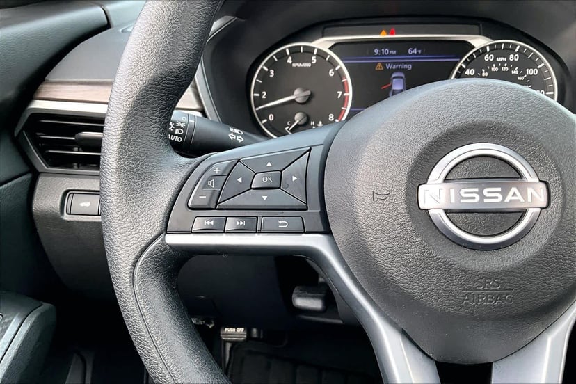 2025 Nissan Altima - Image 24