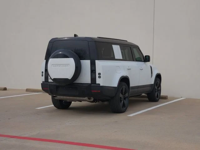 2026 Land Rover Defender 130 - Image 4