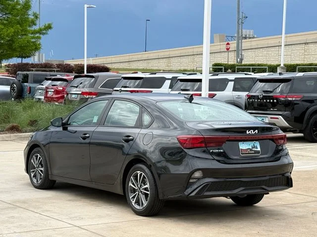 2023 Kia Forte - Image 4