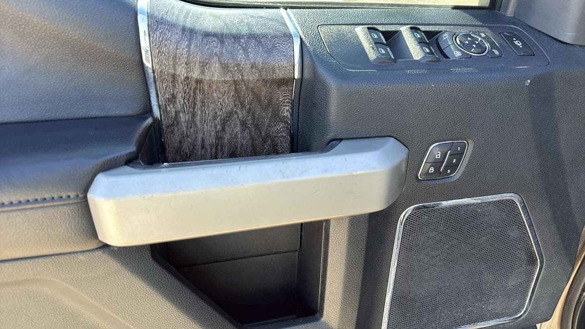 2018 Ford F-350SD - Image 12