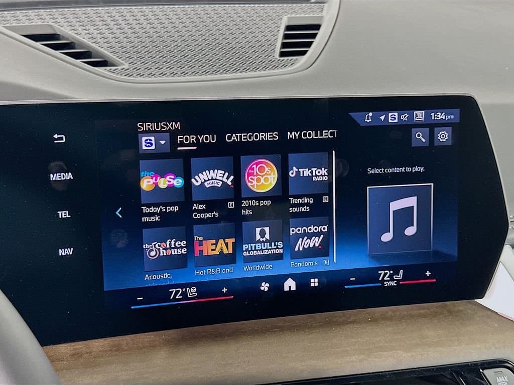 2025 BMW X1 - Image 11