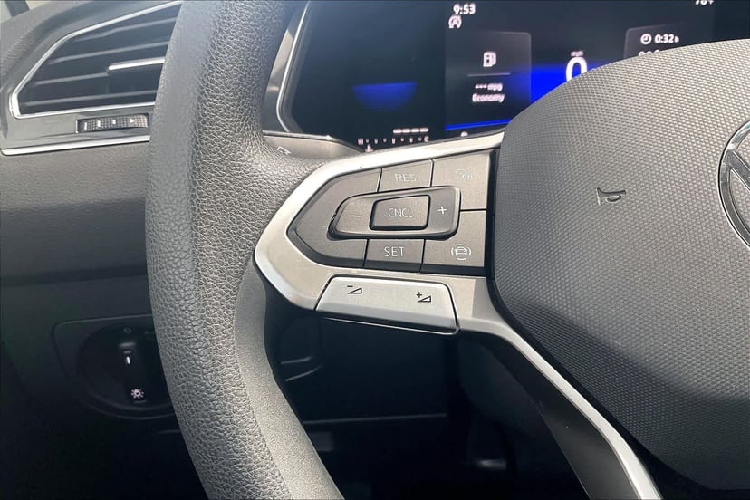 2022 Volkswagen Tiguan - Image 24