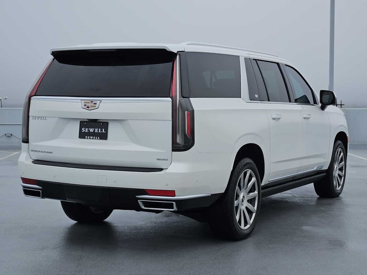 2023 Cadillac Escalade ESV - Image 5