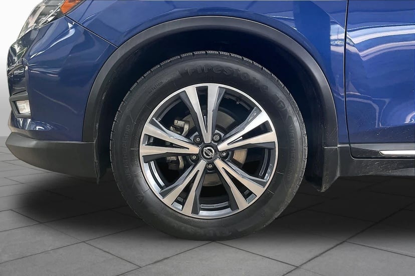 2017 Nissan Rogue - Image 11