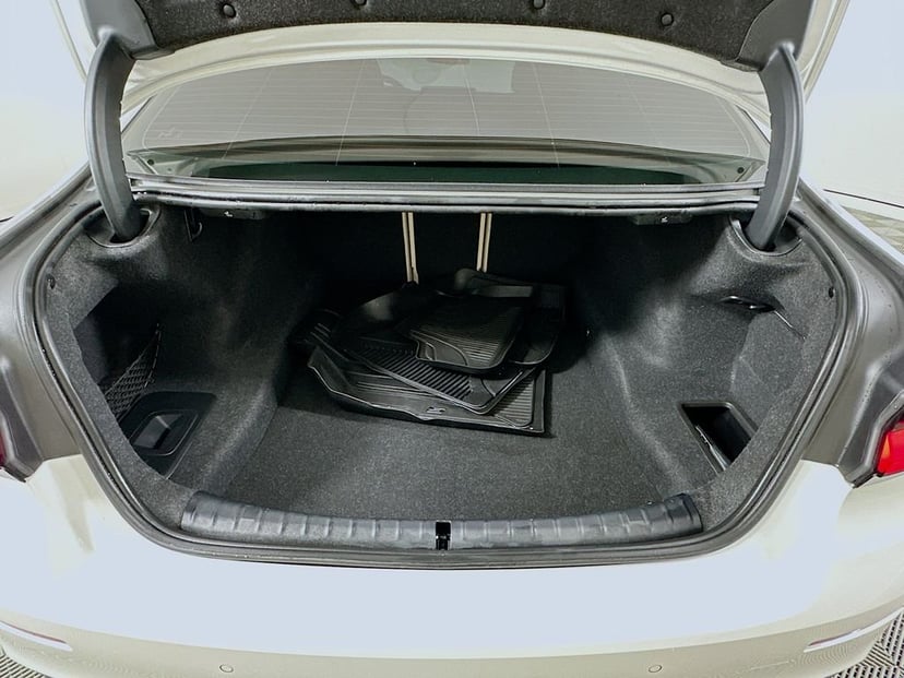 2023 BMW 5 Series - Image 27