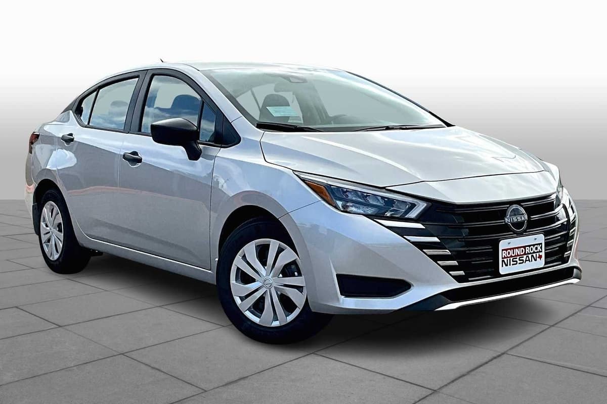 2025 Nissan Versa - Image 2