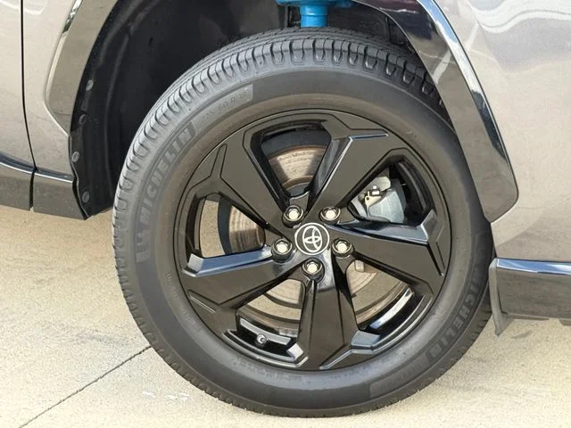2019 Toyota RAV4 Hybrid - Image 2
