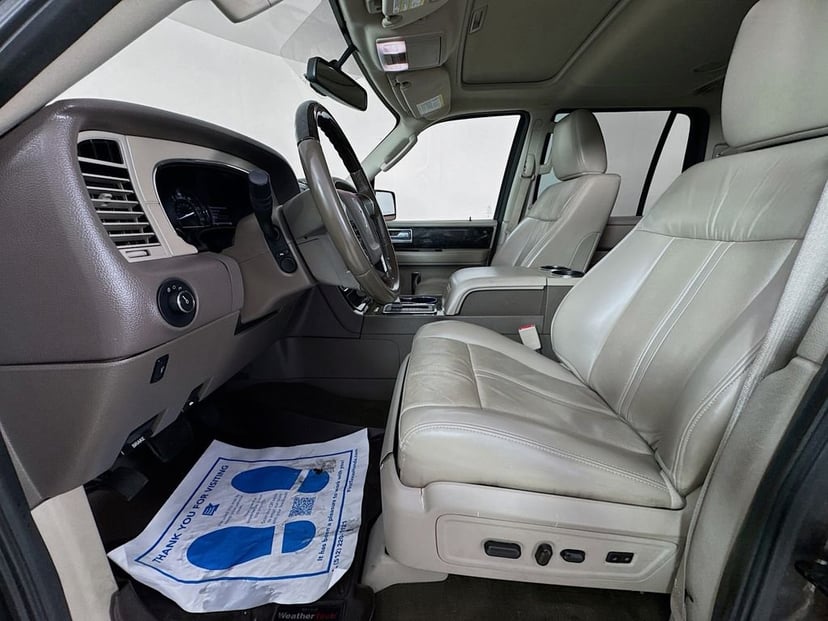 2017 Lincoln Navigator - Image 26
