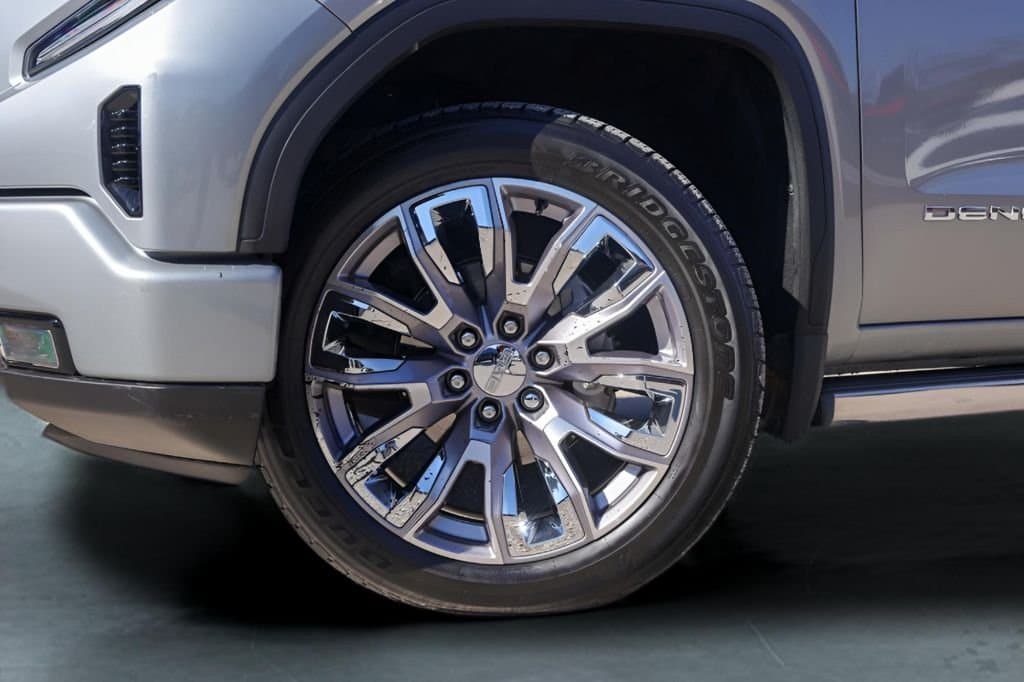 2023 GMC Sierra 1500 - Image 4