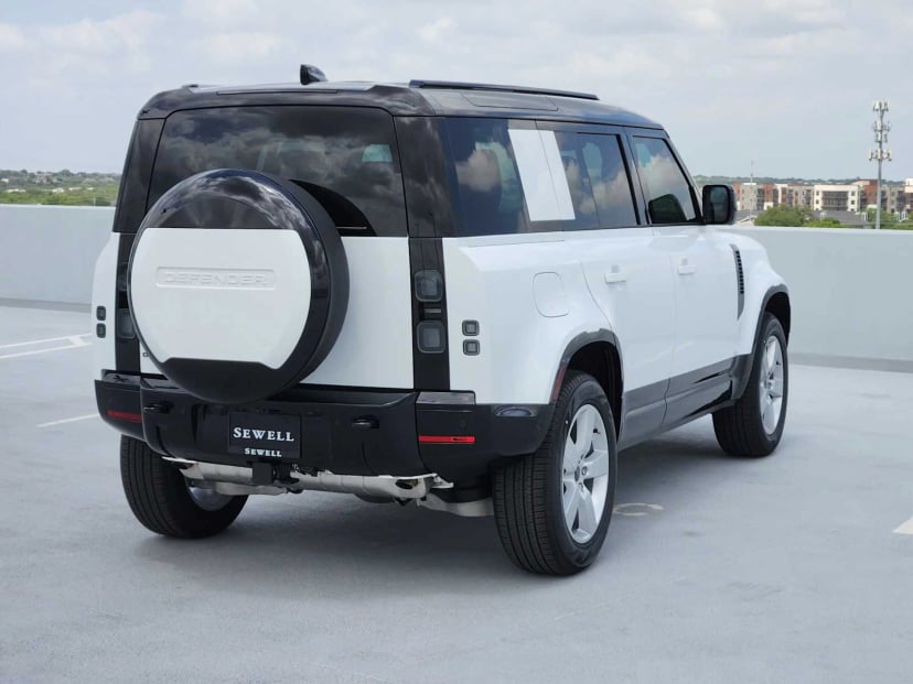 2026 LAND ROVER Defender 110 - Image 5