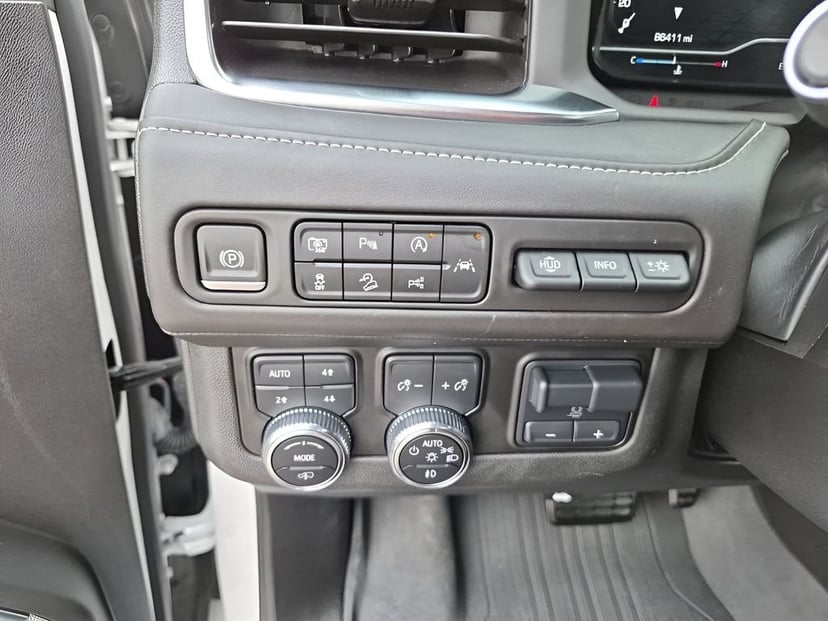 2023 GMC Yukon XL - Image 35