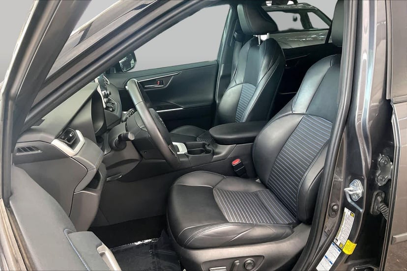 2021 Toyota RAV4 - Image 8