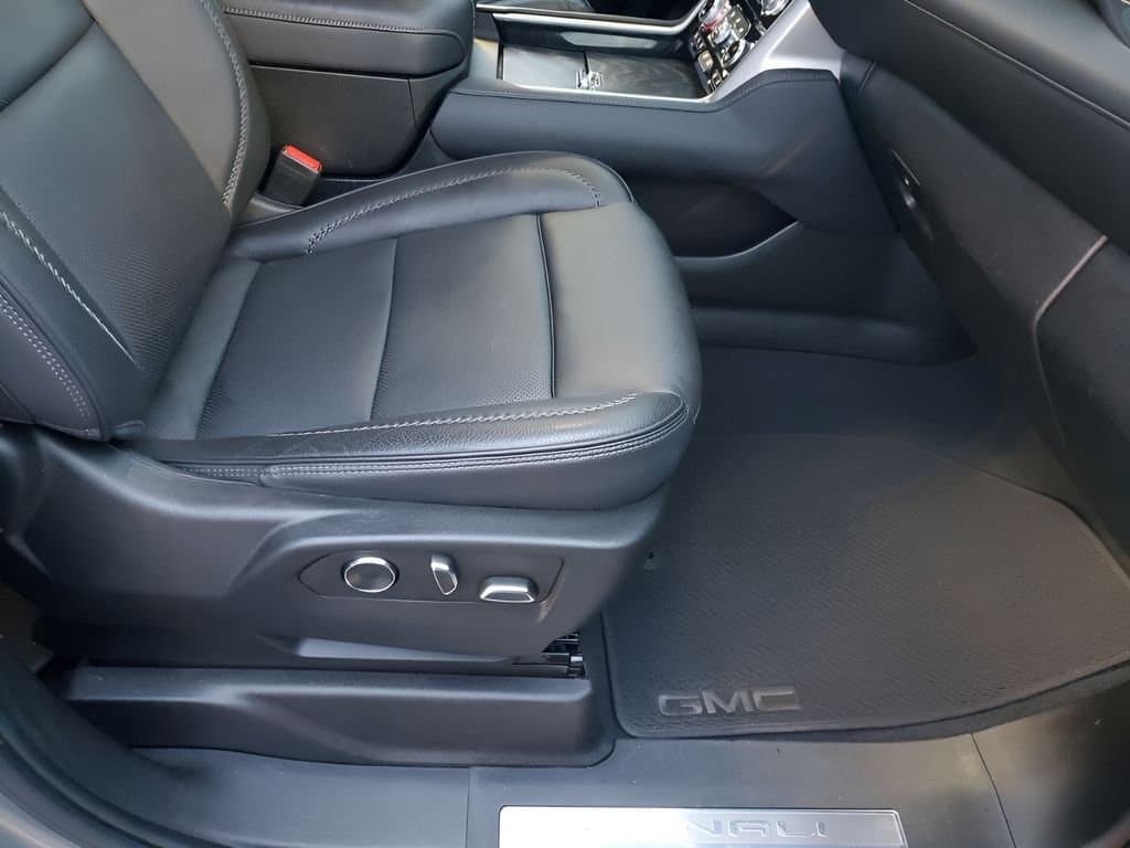 2023 GMC Yukon - Image 16