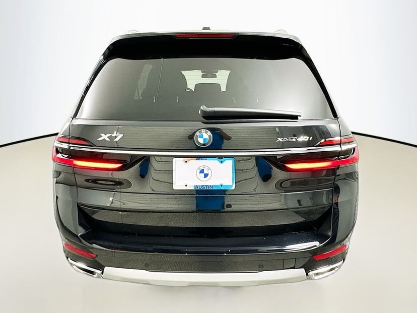 2026 BMW X7 - Image 6