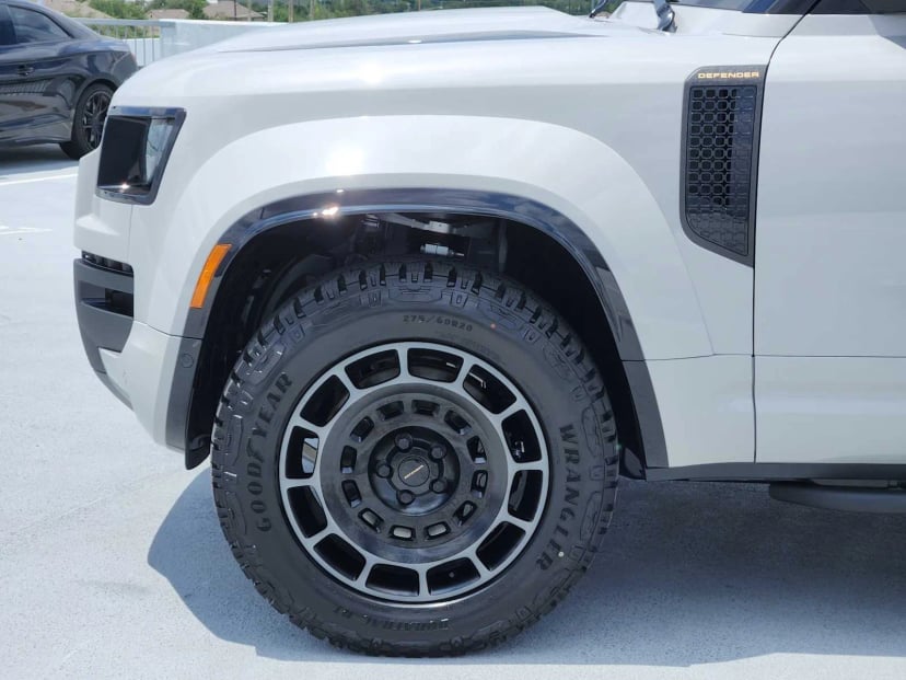 2026 LAND ROVER Defender 110 - Image 9