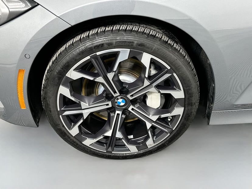2025 BMW 3 Series - Image 32