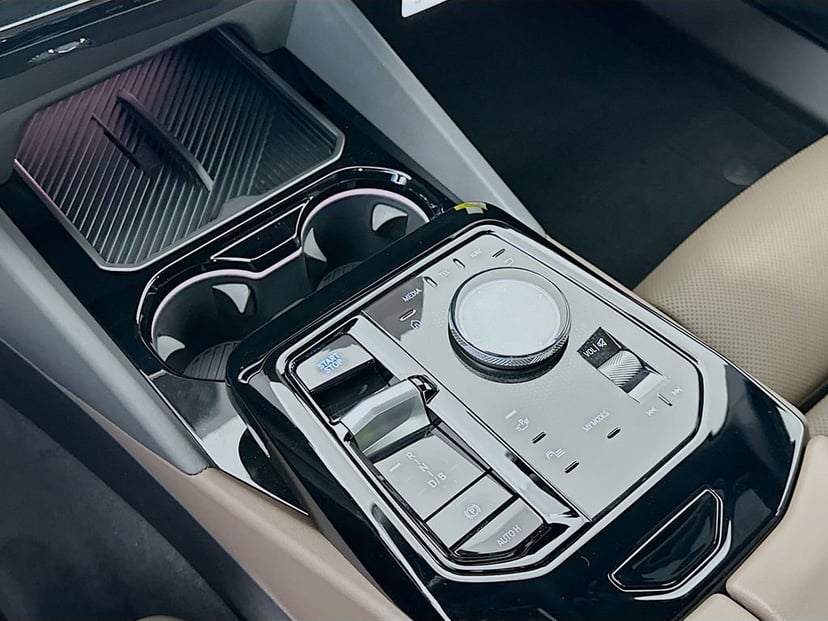 2026 BMW i5 - Image 15
