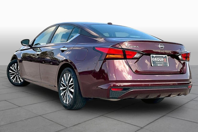 2025 Nissan Altima - Image 12