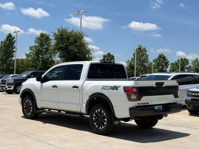 2023 Nissan Titan - Image 7